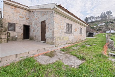 3 bedrooms House in Santiago de Piaes, Portugal No. 171468