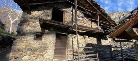 8 rooms House in Perloz, Italy No. 106256 2