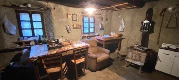 8 rooms House in Perloz, Italy No. 106256 9