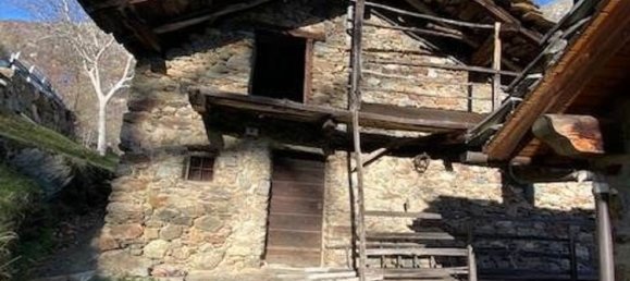 8 rooms House in Perloz, Italy No. 106256 4