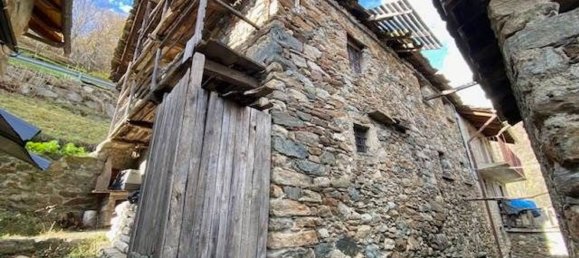 8 rooms House in Perloz, Italy No. 106256 5