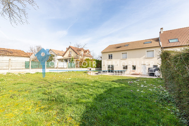 4 bedrooms House in Morangis, France No. 164147