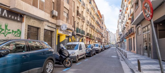 3 bedrooms Apartment in Zaragoza, Spain No. 63689 3