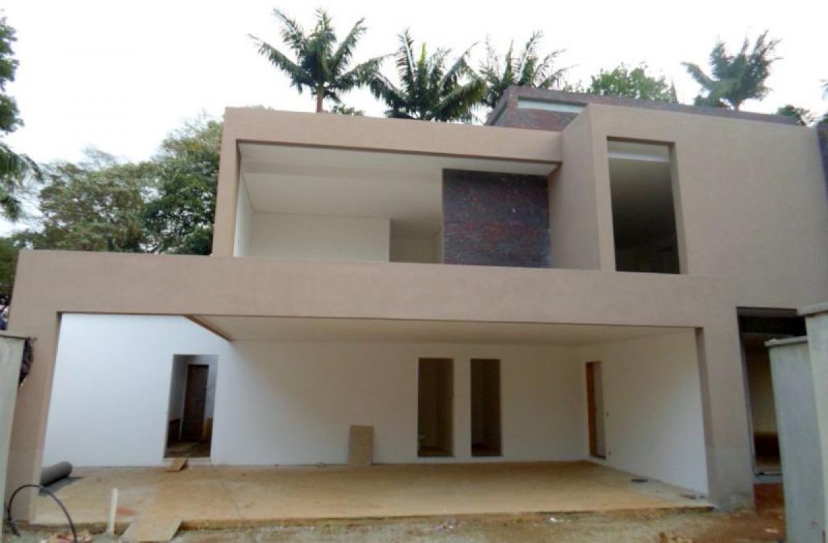 Casa de 4 dormitorios en Sao Paulo, Brazil No. 486380