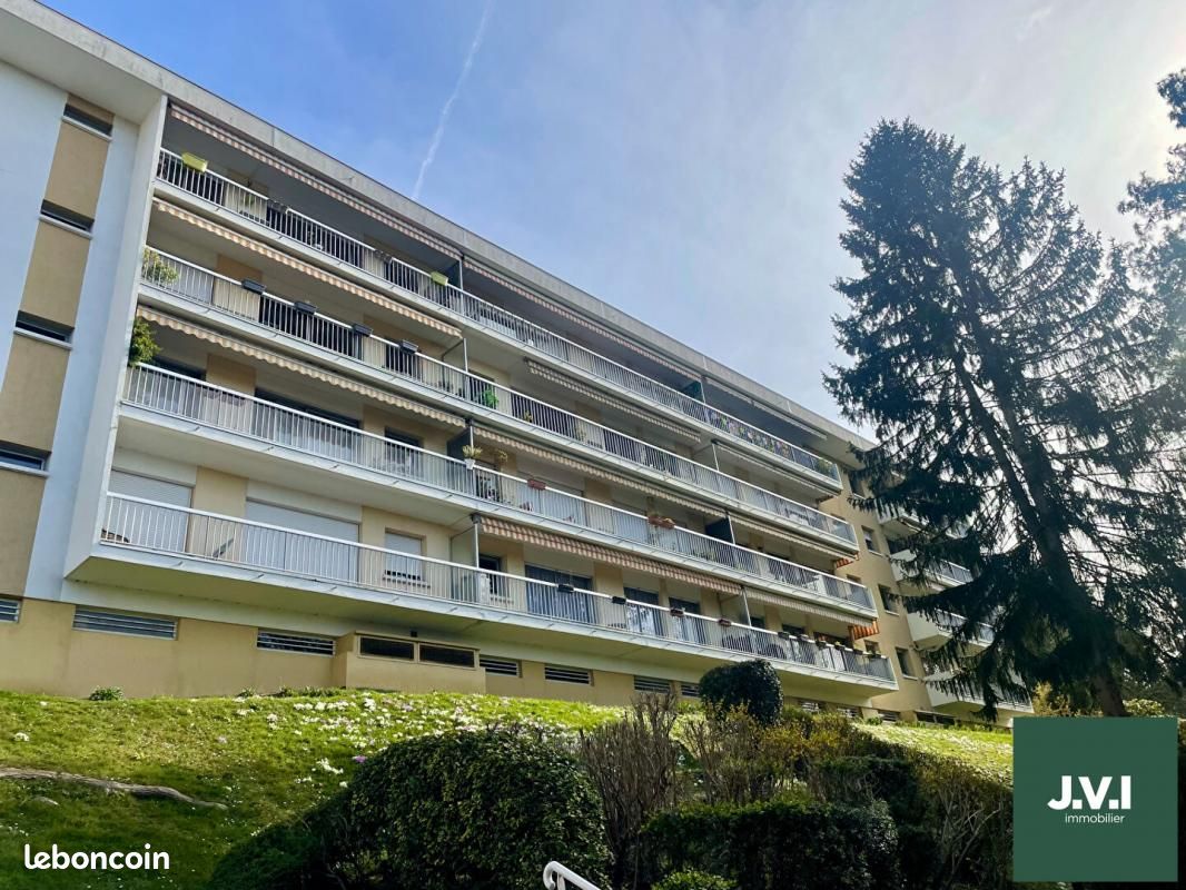 3 bedrooms Apartment in Montmorency, France No. 122918