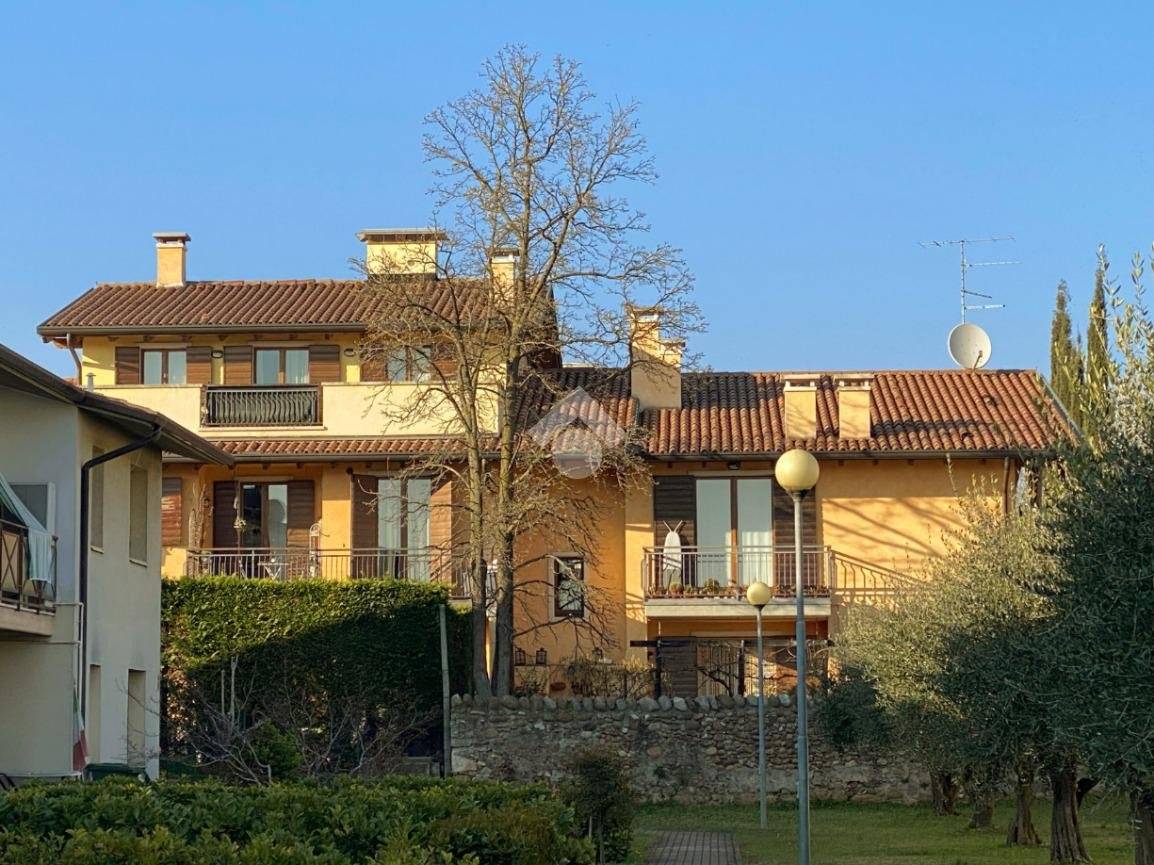 Apartamento de 2 dormitorios en Pescantina, Italy No. 60133