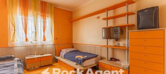 Apartamento de 3 dormitorios en Bari, Italy No. 305816 4