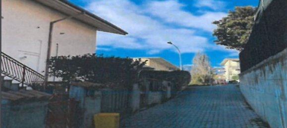 6 rooms Apartment in Penne, Italy No. 186520 15