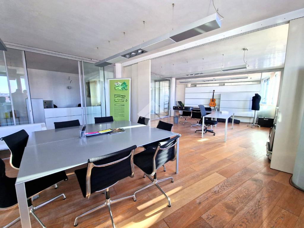 5 rooms Office in Treviso, Italy No. 194354