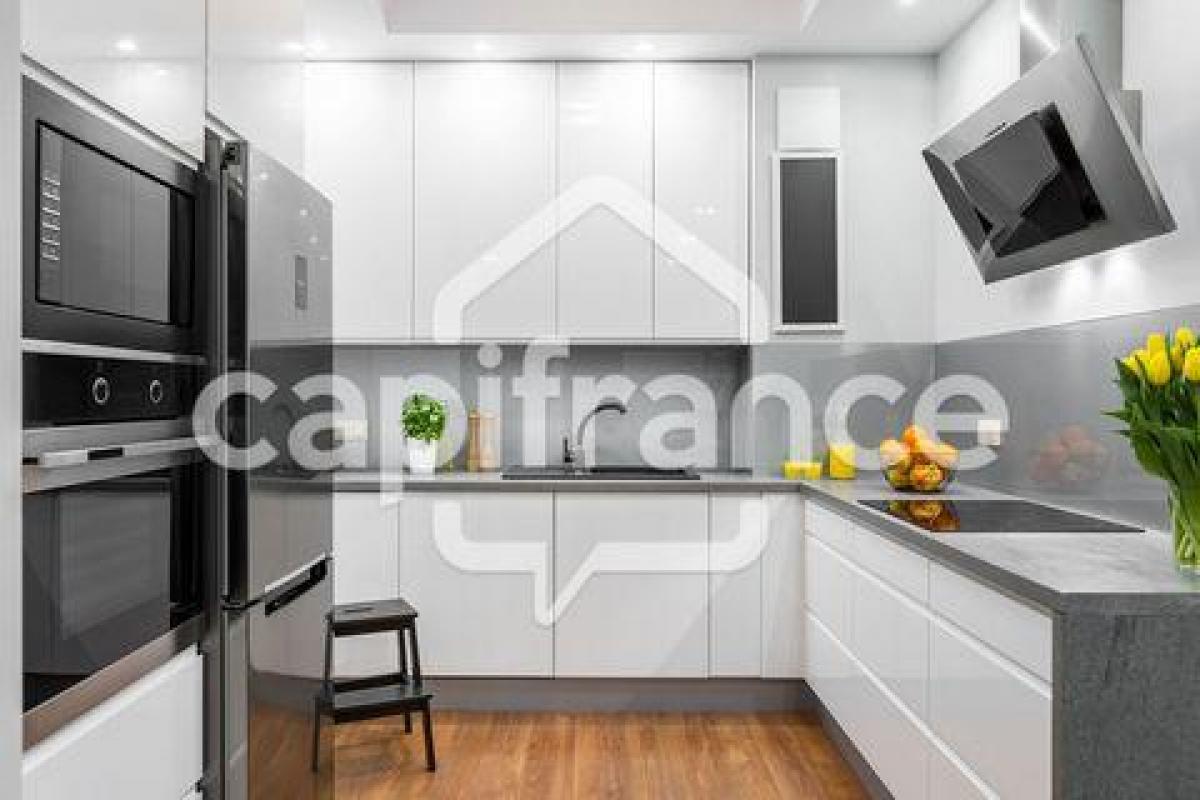 2 bedrooms Condo in Les Lilas, France No. 35817