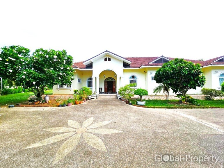 5 bedrooms Cafe / restaurant in Pattaya, Thailand No. 23027