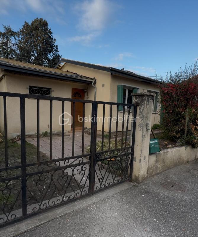 3 bedrooms House in Saint-Martin-d'Heres, France No. 193269