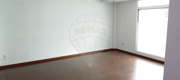 304m² Commercial property in Viseu, Portugal No. 39676 4