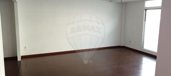 304m² Commercial property in Viseu, Portugal No. 39676 6