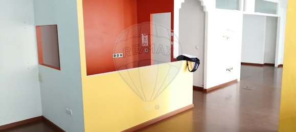 304m² Commercial property in Viseu, Portugal No. 39676 13