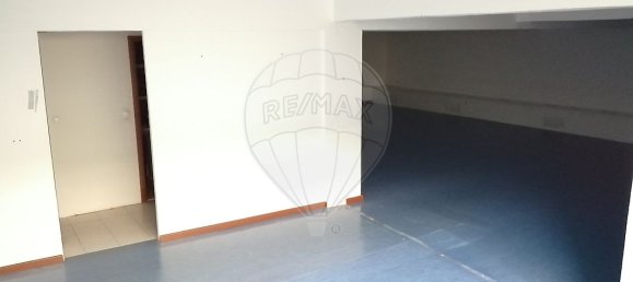 304m² Commercial property in Viseu, Portugal No. 39676 8