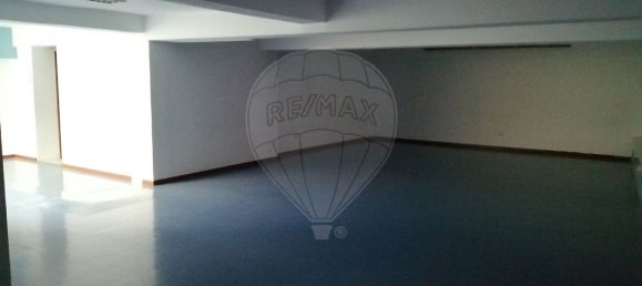 304m² Commercial property in Viseu, Portugal No. 39676 11