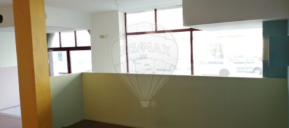 304m² Commercial property in Viseu, Portugal No. 39676 5