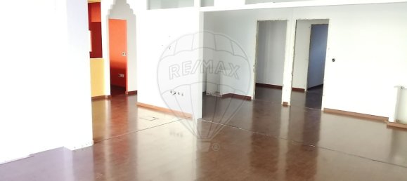 304m² Commercial property in Viseu, Portugal No. 39676 18