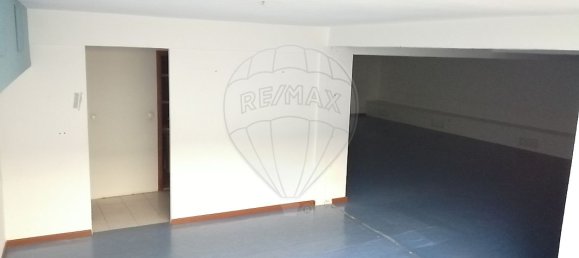 304m² Commercial property in Viseu, Portugal No. 39676 10