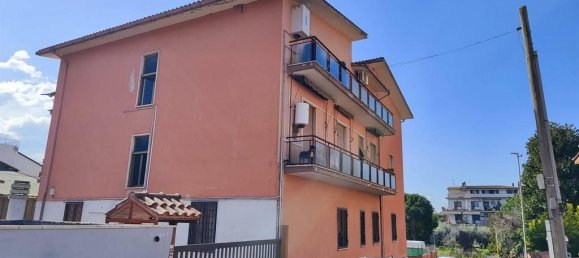 3 rooms Apartment in Rome, Italy No. 36151 3