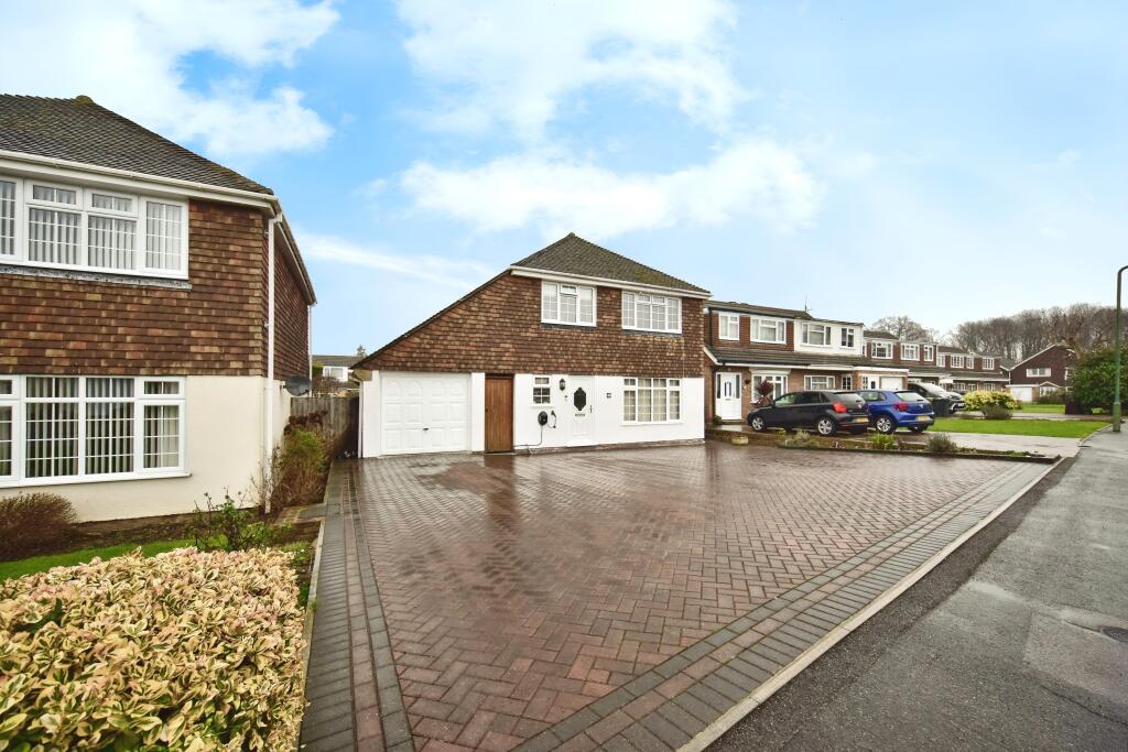 3 bedrooms House in Maidstone, United Kingdom No. 10596