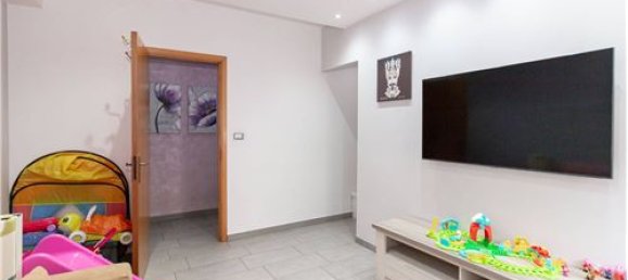 Квартира с 2 спальнями в Ачи Катена, Италия № 280121 11