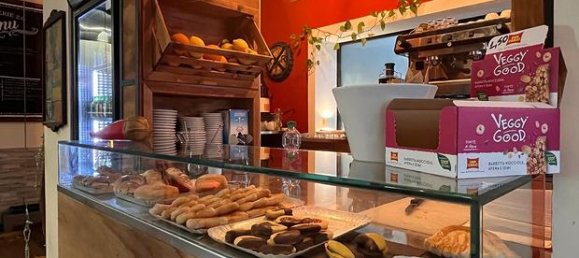 2 rooms Commercial property in Rome, Italy No. 251623 3