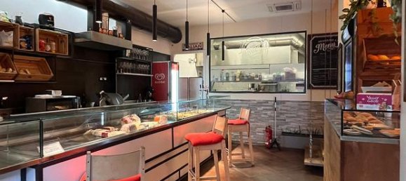 2 rooms Commercial property in Rome, Italy No. 251623 2