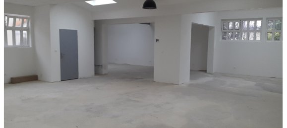 205m² Office in Villeurbanne, France No. 322089 2