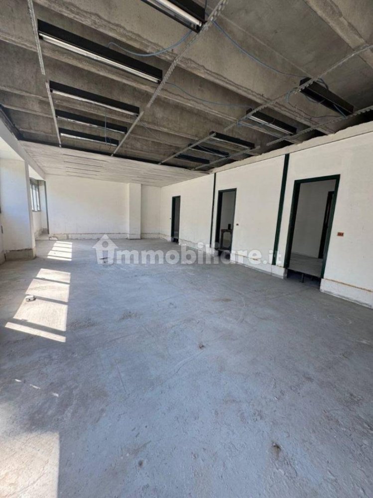  عقار تجاري في Como, Italy 250متر مربع رقم 378952