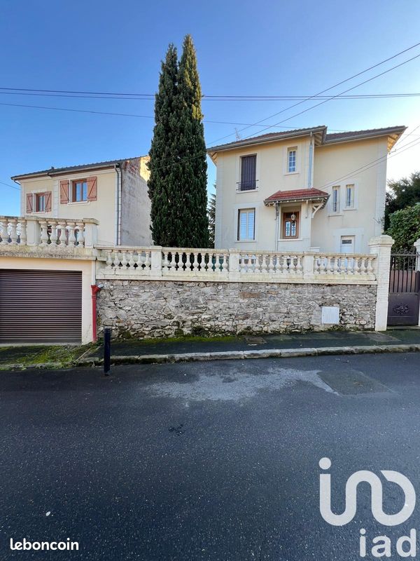 Casa de 3 dormitorios en Ecouen, France No. 285797