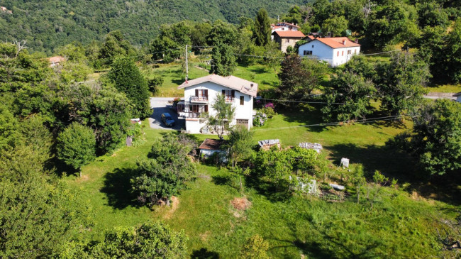 4 bedrooms House in Viola, Italy No. 320279