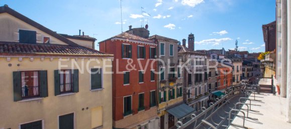 5 bedrooms Apartment in Venice, Italy No. 129953 2