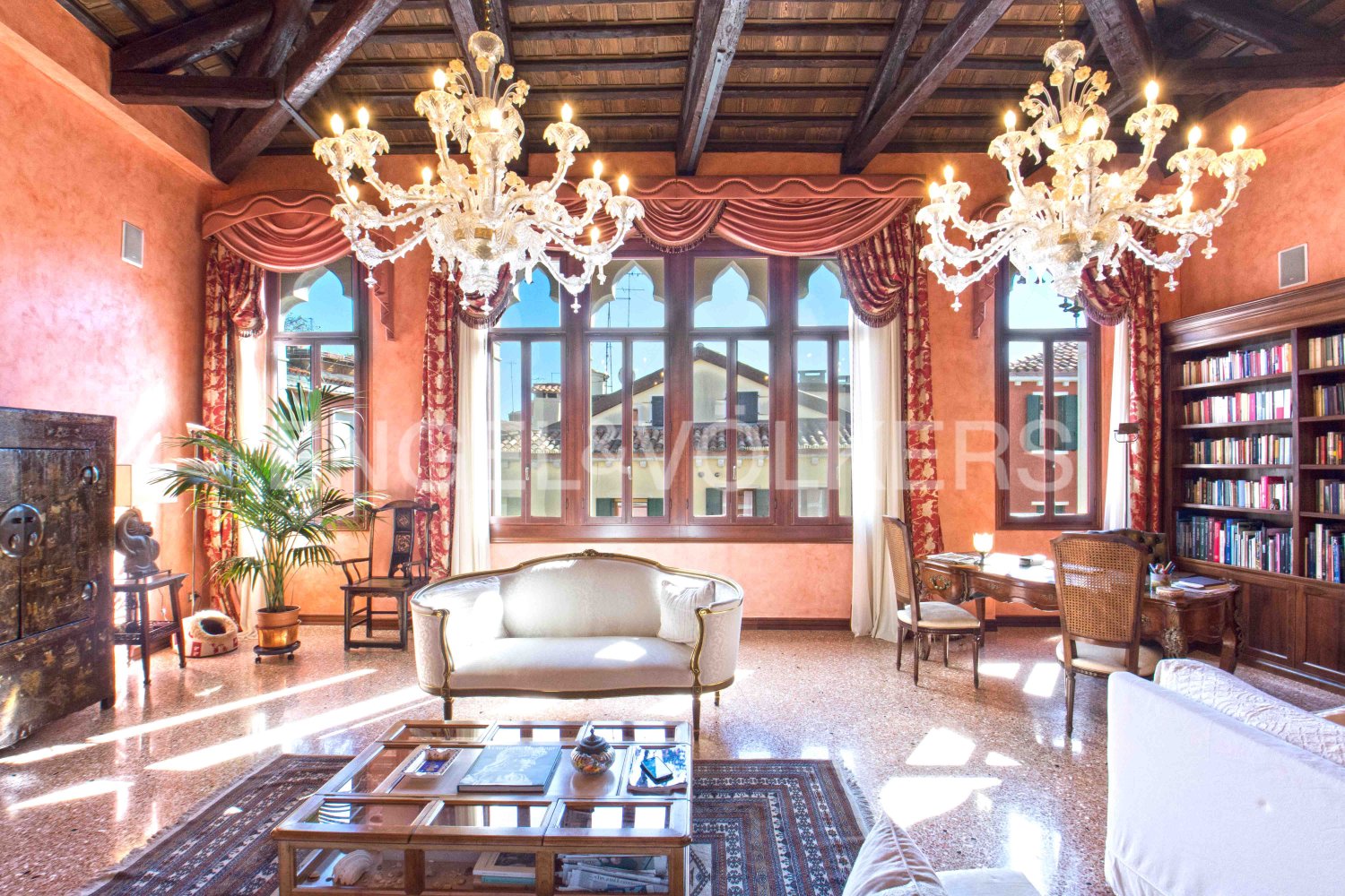 5 bedrooms Apartment in Venice, Italy No. 129953