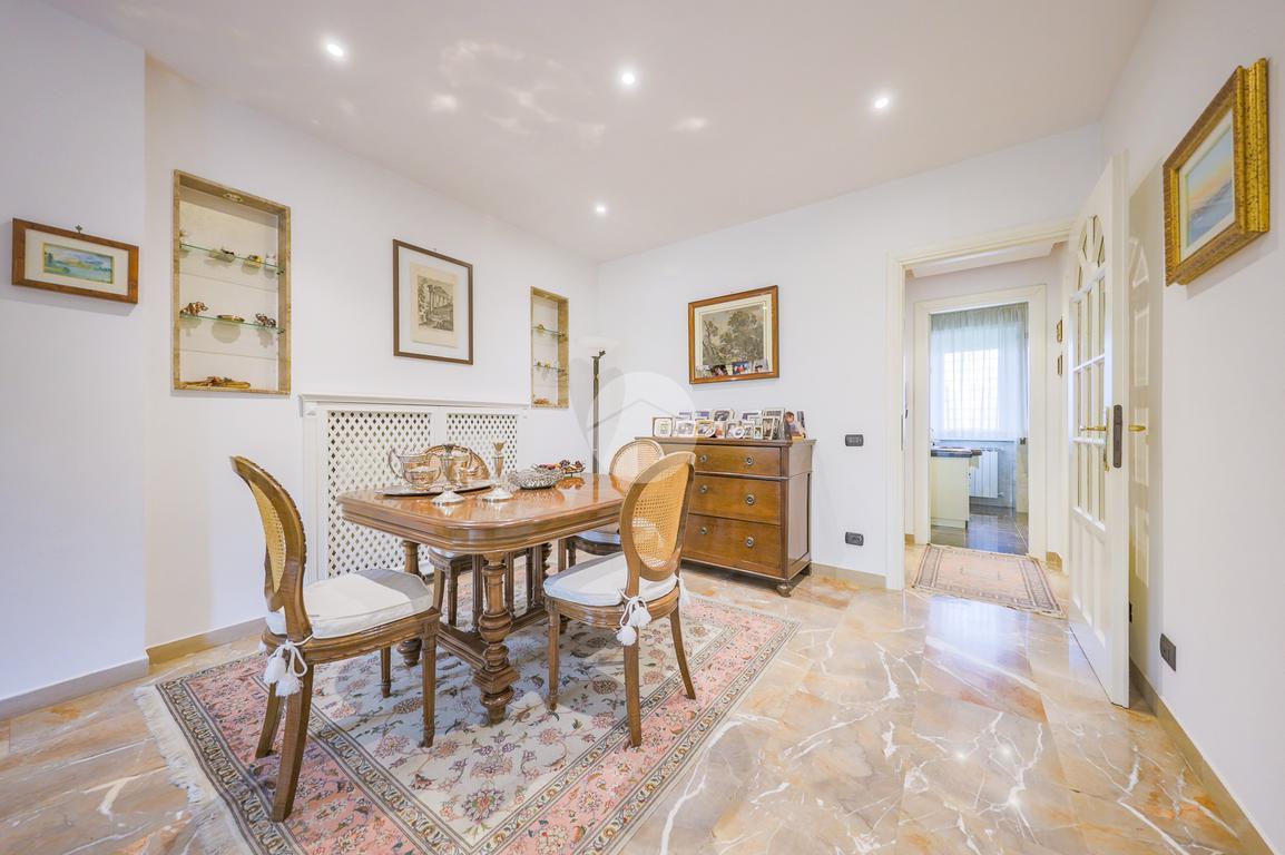 4 rooms Apartment in Rome, Italy No. 22311