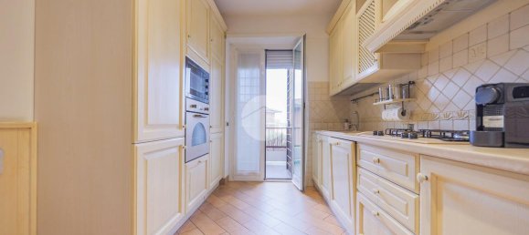 4 rooms Apartment in Rome, Italy No. 22311 5