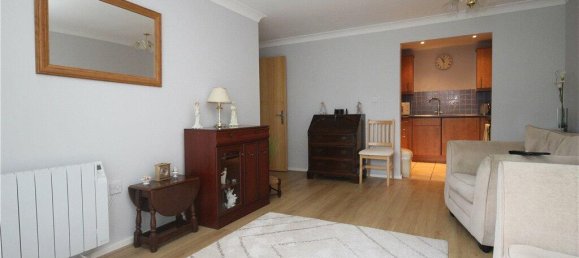 2 Schlafzimmer Wohnung in Surrey, United Kingdom, Nr. 8605 4