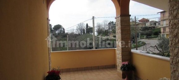 4 bedrooms Villa in Spoltore, Italy No. 89694 3