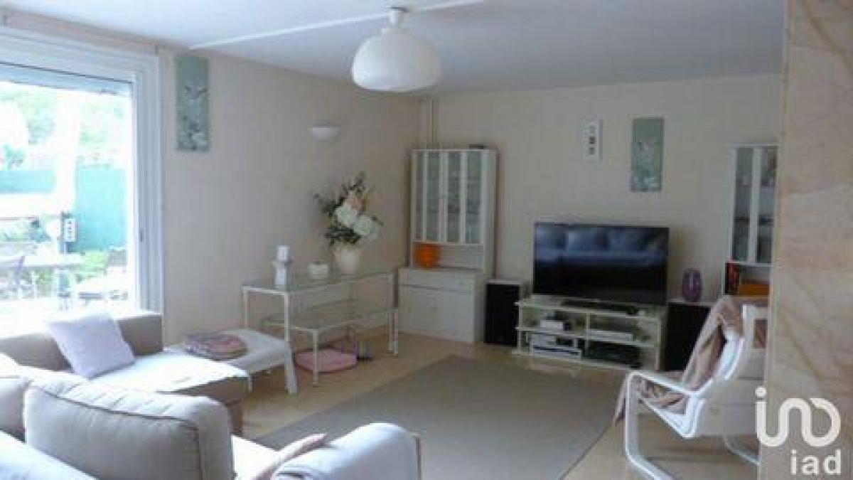 4 bedrooms House in Darvault, France No. 24079