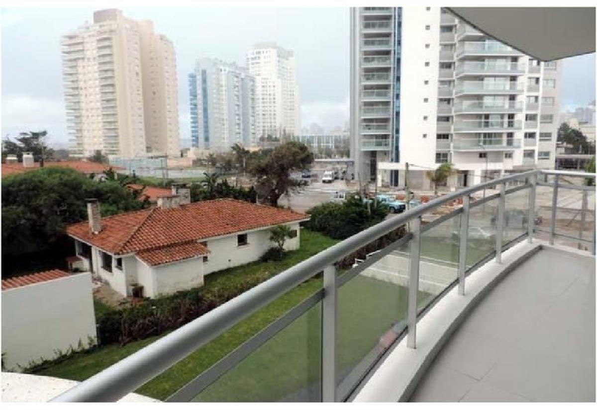 Apartamento de 2 dormitorios en Maldonado, Uruguay No. 951