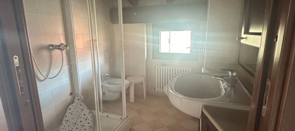 7 rooms House in Lurate Caccivio, Italy No. 14001 22