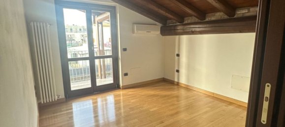 7 rooms House in Lurate Caccivio, Italy No. 14001 18