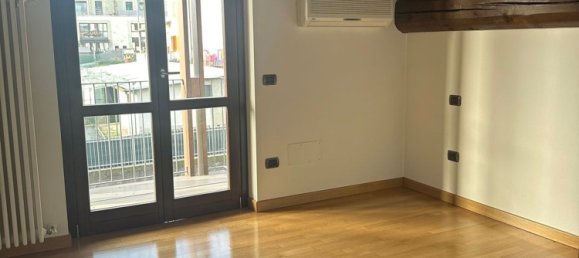 7 rooms House in Lurate Caccivio, Italy No. 14001 21