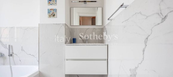 3 bedrooms Apartment in Milan, Italy No. 376734 24