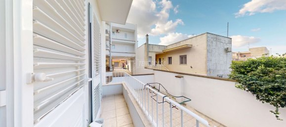 Квартира с 3 комнатами в Lizzanello, Италия № 171948 19