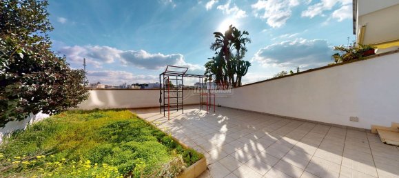 Квартира с 3 комнатами в Lizzanello, Италия № 171948 30