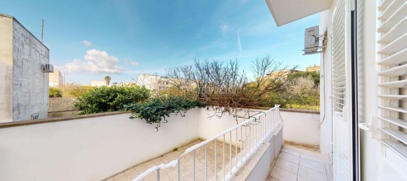 Квартира с 3 комнатами в Lizzanello, Италия № 171948 18