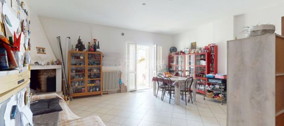 Квартира с 3 комнатами в Lizzanello, Италия № 171948 7