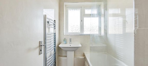 3 bedrooms House in Crawley, United Kingdom No. 6269 15